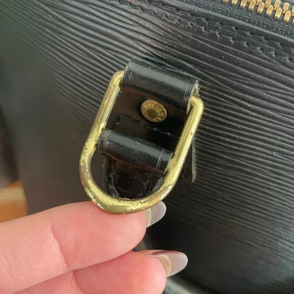 Louis Vuitton Alma in Black Epi - Picture 4 of 9